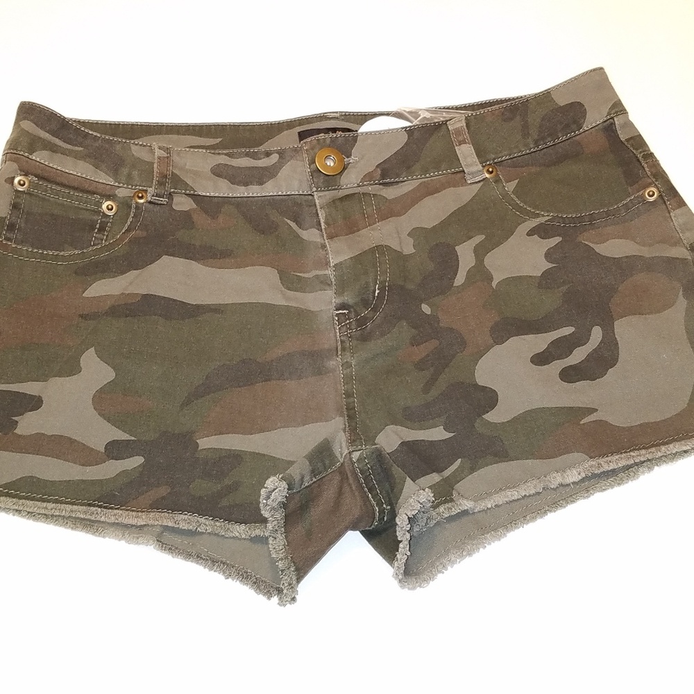 Anthropologie E hanger M Camo Shorts NWT